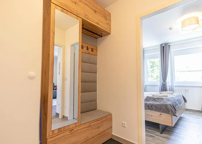 9 Min To Center, Modern 1br & 1lr With Balcony & Smart Tv Apartmán