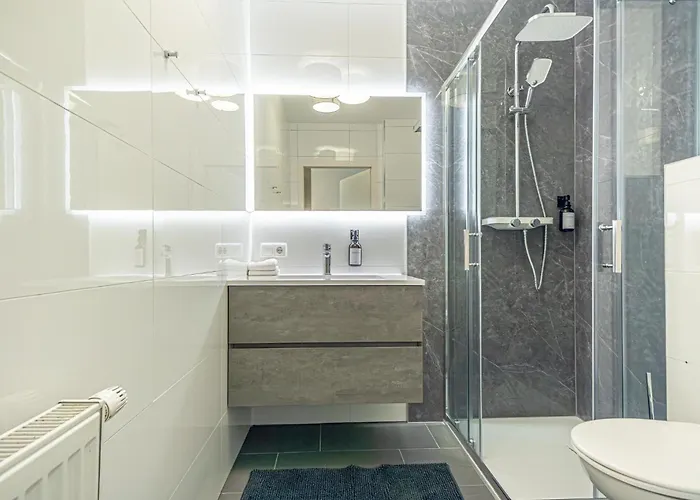 9 Min To Center, Modern 1br & 1lr With Balcony & Smart Tv * Vídeň