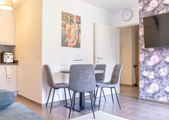 Apartmán 9 Min To Center, Modern 1br & 1lr With Balcony & Smart Tv *